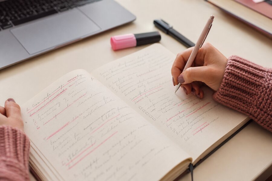 Apuntes y material de estudio de oposiciones